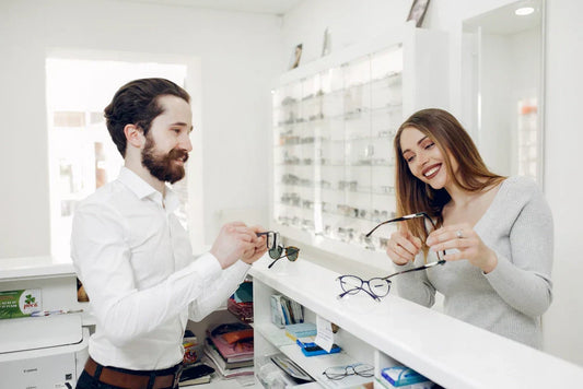 10 Expert Tips for Finding Eyeglasses That Suit Your Face Shape